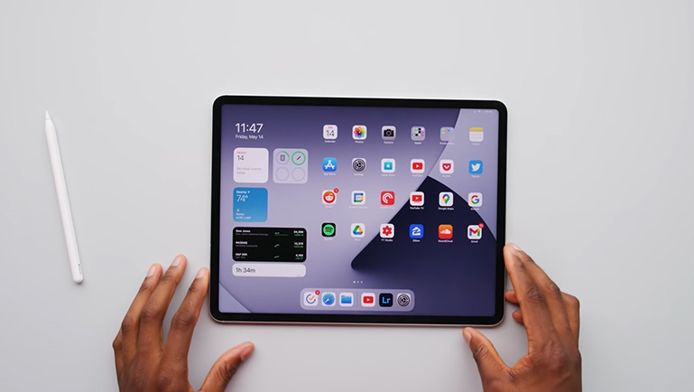 iPad Pro M1 2021 được trang bị màn hình 12.9 inch