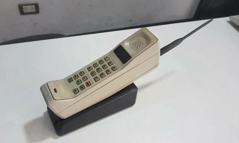 Hãng điện thoại Trung Quốc tuyên bố sắp tung ra thị trường smartphone cục gạch - Ảnh 2. Chiếc Motorola DynaTAC huyền thoại một thời.
