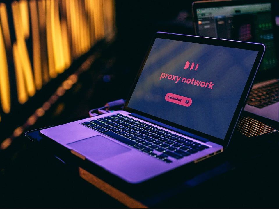 Sforum - Trang thông tin công nghệ mới nhất transparent-proxy-laptop Proxy là gì? Cách thiết lập Proxy an toàn trên PC, điện thoại 