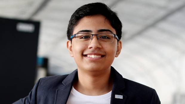 Tanmay Bakshi làm quen với lập trình từ năm 5 tuổi, 8 tuổi học viết ứng dụng. 14 tuổi Tanmay Bakshi trở thành chuyên gia AI và là cố vấn cho BMI.