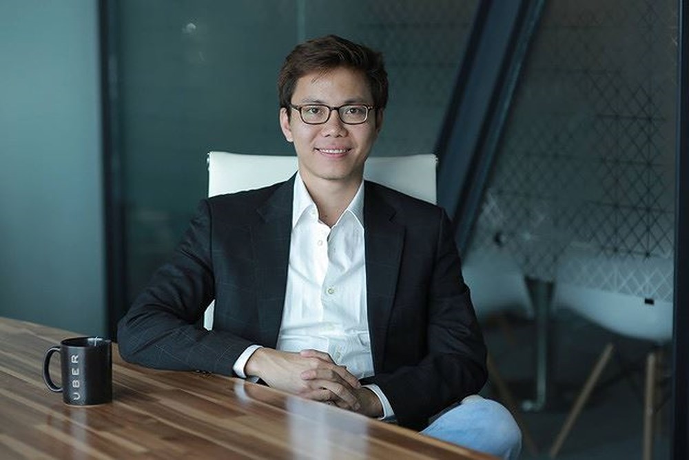 CEO của một hãng công nghệ tầm cỡ khi mới ở độ tuổi 30, Đặng Việt Dũng, CEO Uber Việt Nam chia sẻ với độc giả BizLIVE về bài học khởi nghiệp, những góc nhìn mới về môi trường kinh doanh.