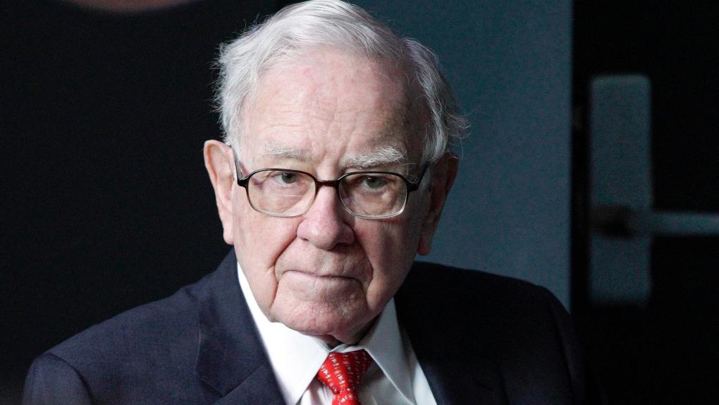 Được mệnh danh là nhà đầu tư thành công nhất mọi thời đại, tỷ phú Warren Buffett từng nhiều lần lên tiếng chỉ trích rằng Bitcoin và các đồng tiền kỹ thuật sáng rủi ro và vô giá trị. Ông khẳng định rằng chắc chắn các loại tiền kỹ thuật số sẽ đi đến kết cục tồi tệ. 