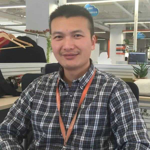 Anh ấy là Cai Jingxian, lập trình viên cấp thần của Alibaba, có biệt danh Duolong, người một tay gây dựng nên nền tảng thương mại điện tử nổi tiếng Taobao.